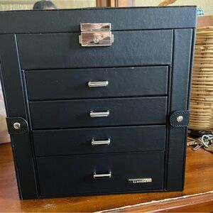 Jewelry box w lock and key